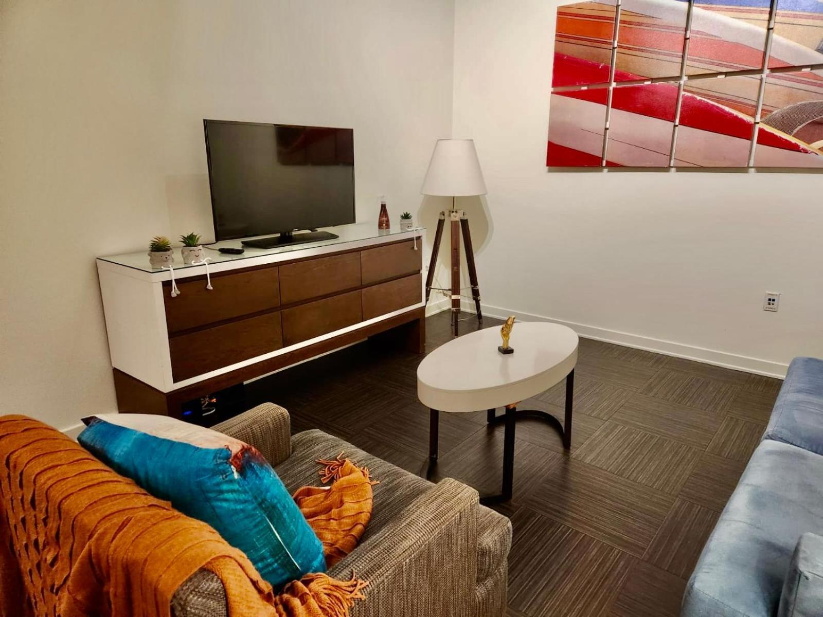 Modern Venice - Walk To Marina & Boardwalk Aparthotel *